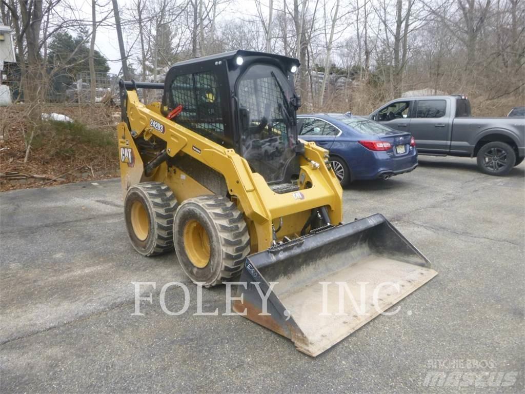 CAT 242D3 Kompaktrakodók