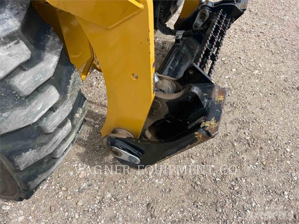 CAT 242D3 Kompaktrakodók