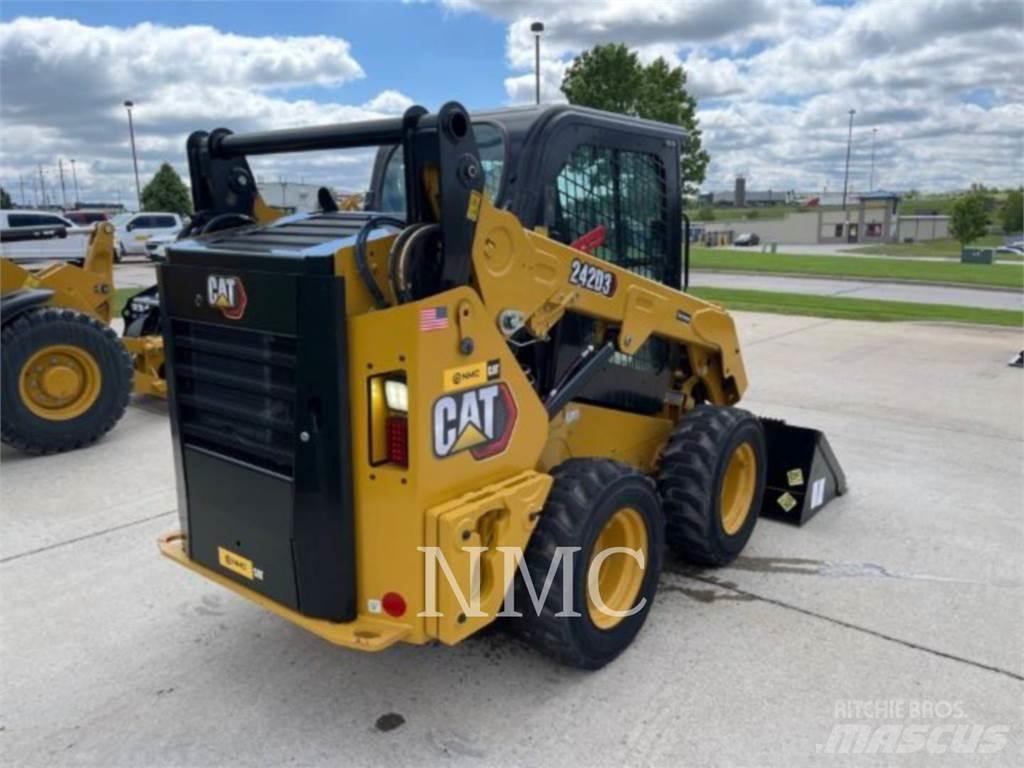 CAT 242D3 Kompaktrakodók