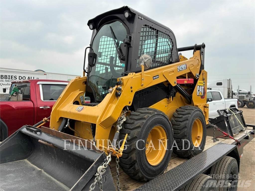 CAT 242D3 Kompaktrakodók