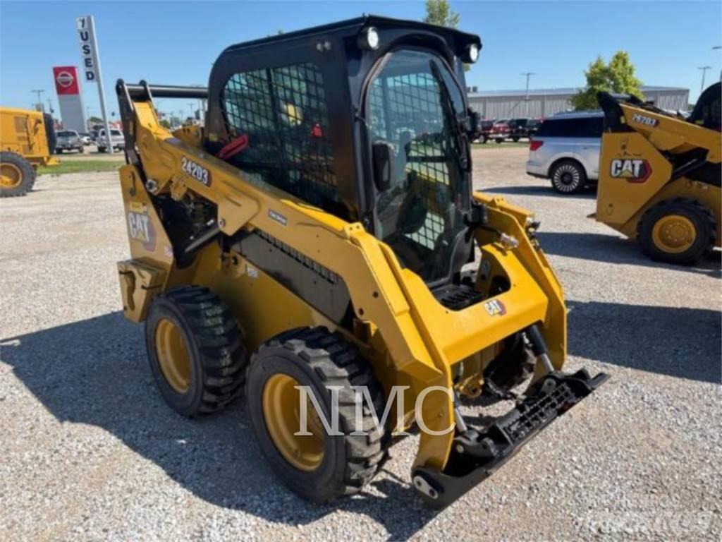 CAT 242D3 Kompaktrakodók
