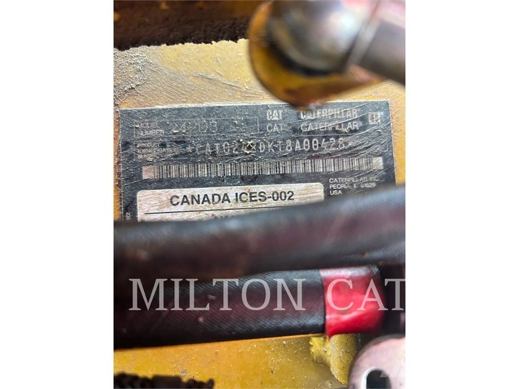 CAT 242D3 Kompaktrakodók