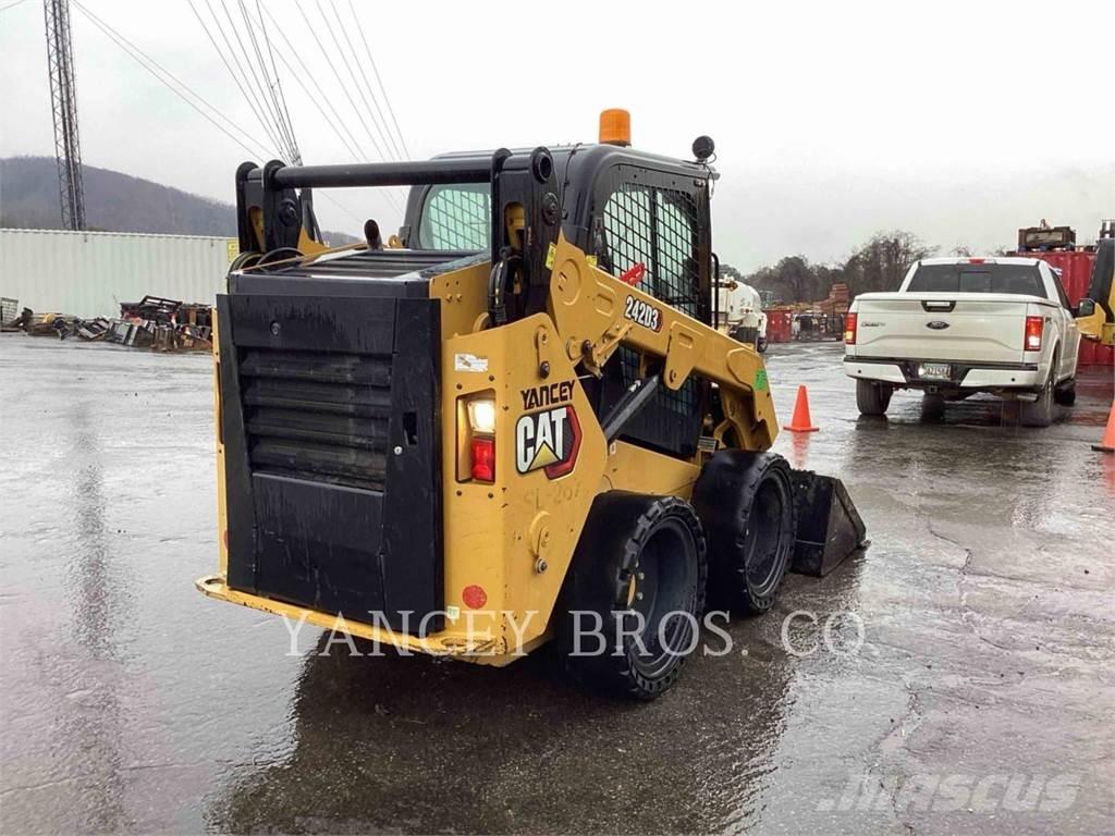 CAT 242D3 AC Kompaktrakodók