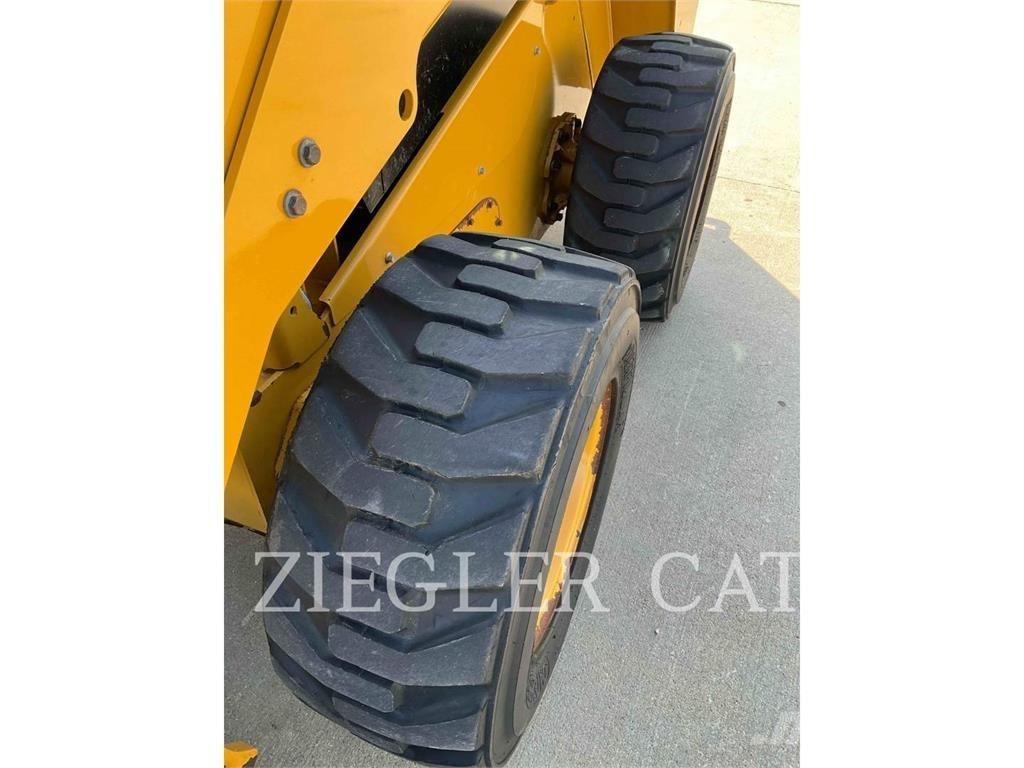 CAT 246D Kompaktrakodók