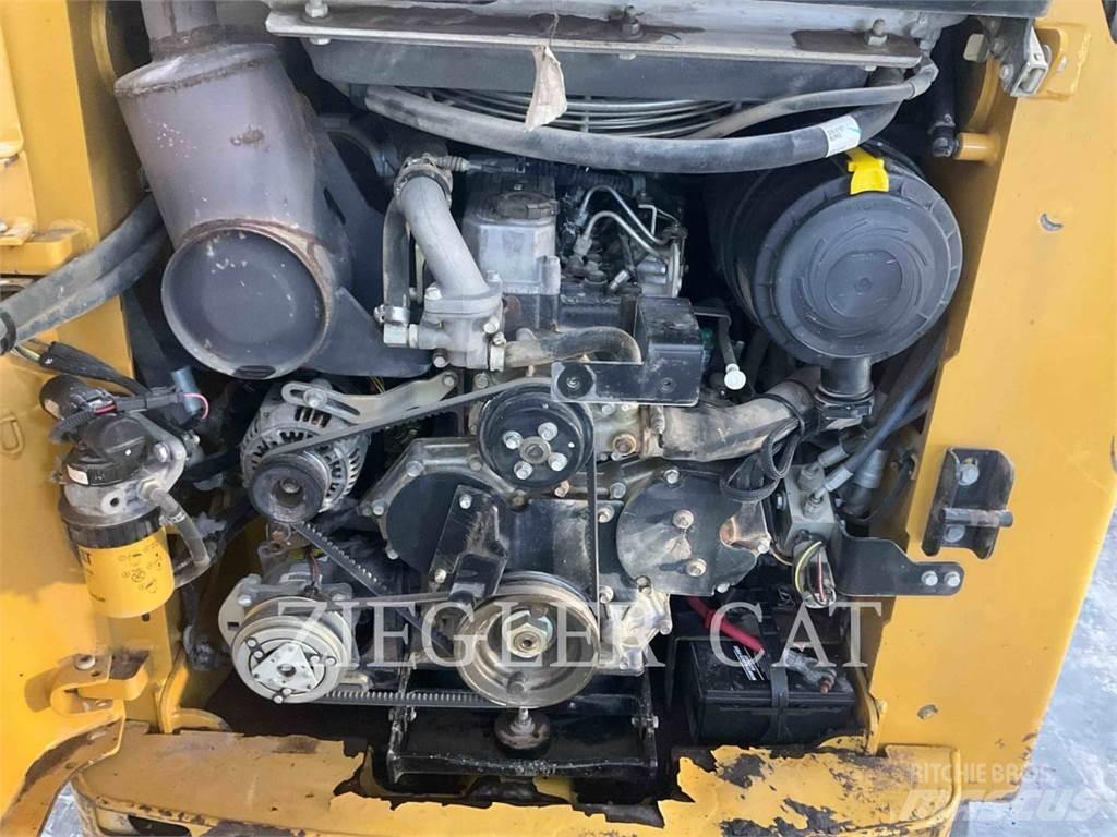 CAT 257B3 Lánctalpas homlokrakodók