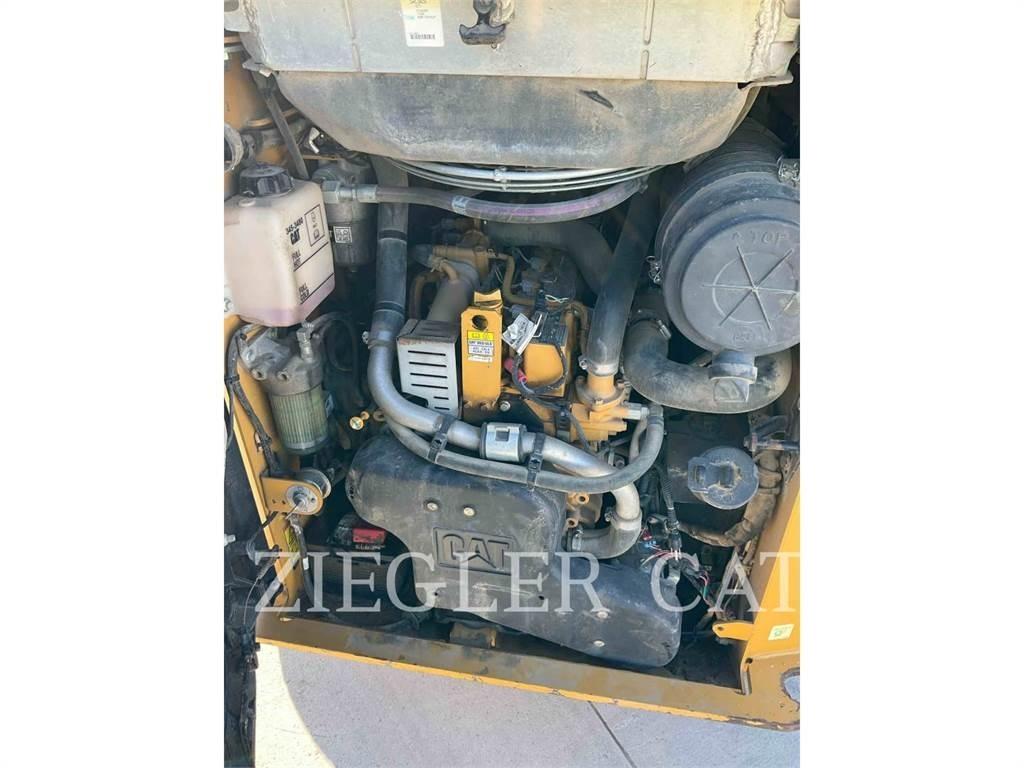 CAT 257D Lánctalpas homlokrakodók