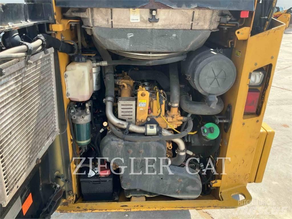 CAT 257D Lánctalpas homlokrakodók