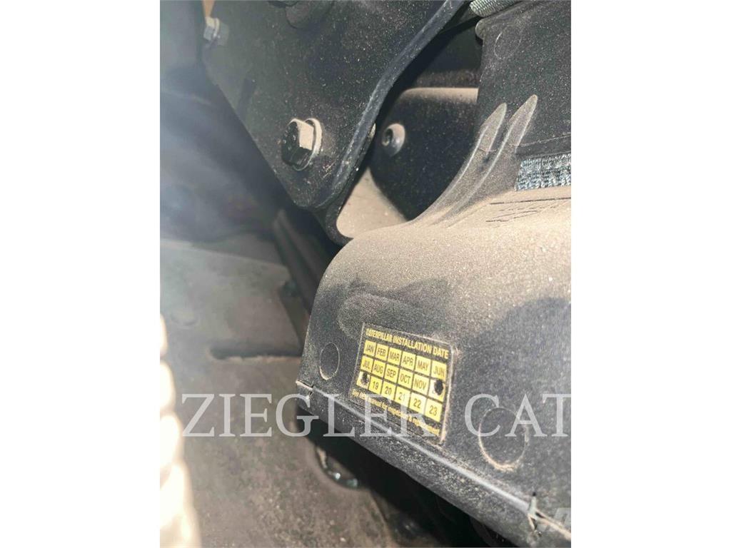 CAT 257D Lánctalpas homlokrakodók