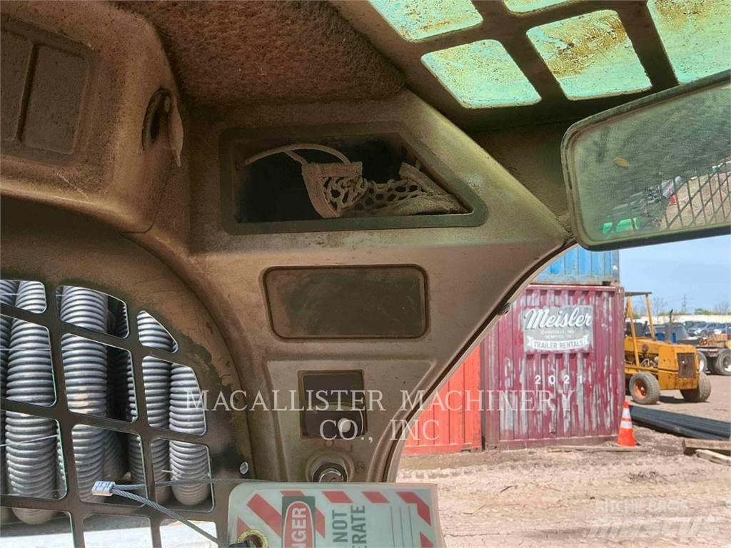 CAT 259D Lánctalpas homlokrakodók