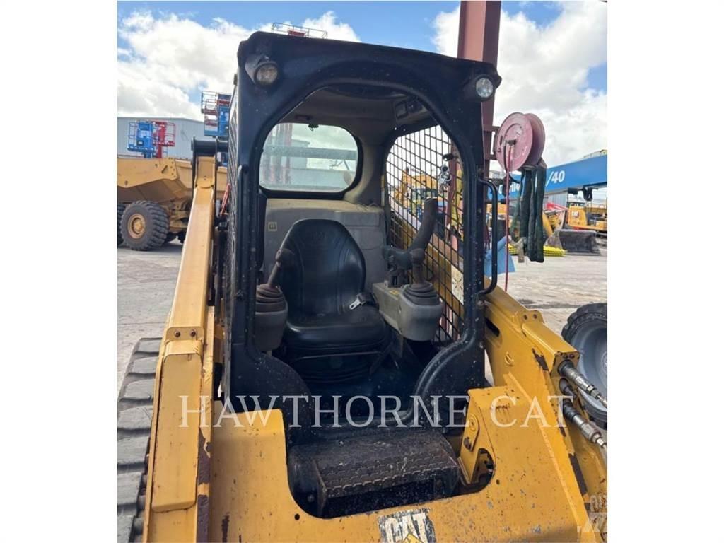 CAT 259D Lánctalpas homlokrakodók