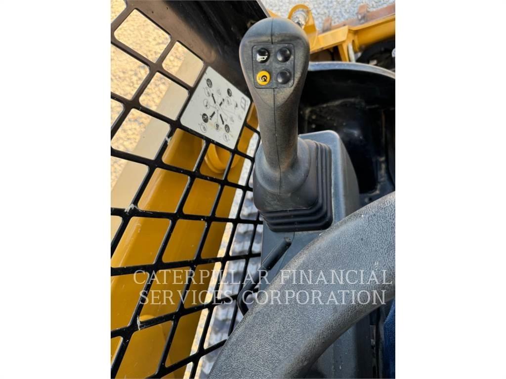 CAT 259D3 Lánctalpas homlokrakodók