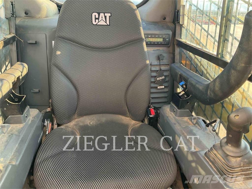 CAT 259D3 Lánctalpas homlokrakodók