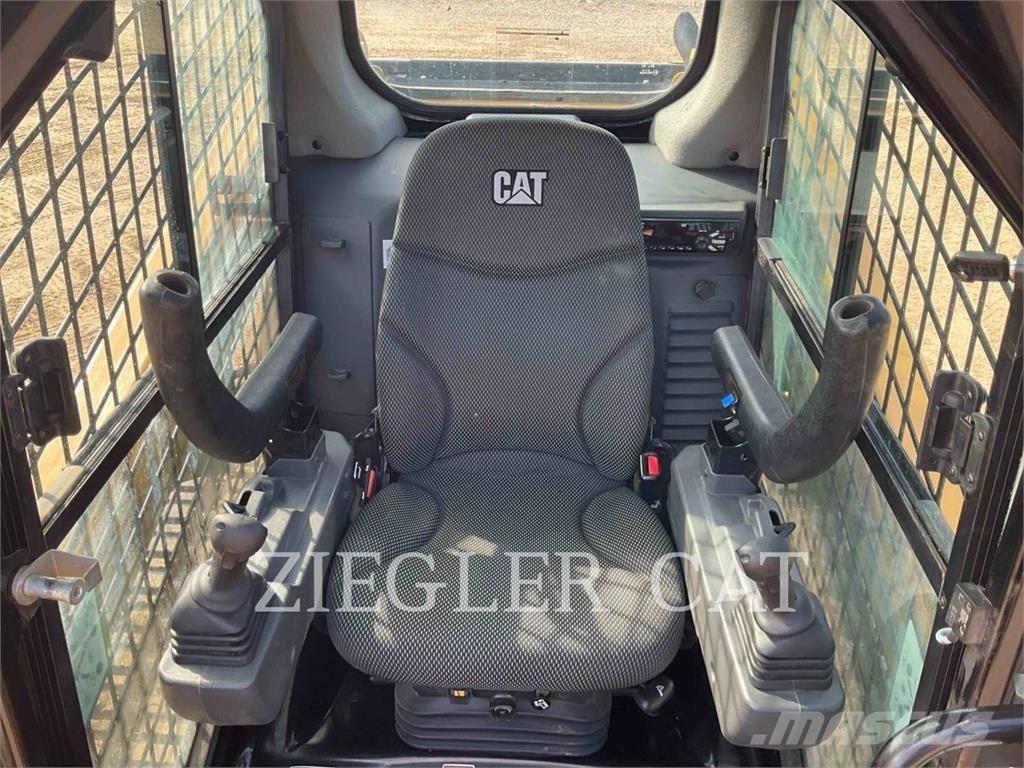 CAT 259D3 Lánctalpas homlokrakodók