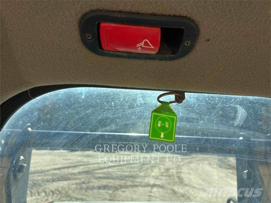 CAT 259D3 Lánctalpas homlokrakodók