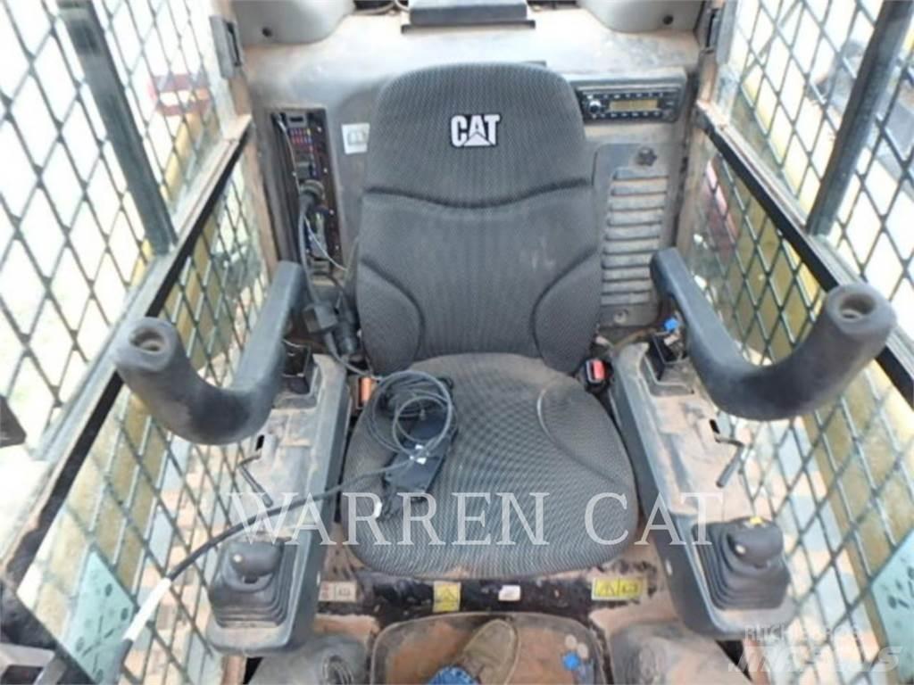 CAT 259D3 C3H2 Lánctalpas homlokrakodók