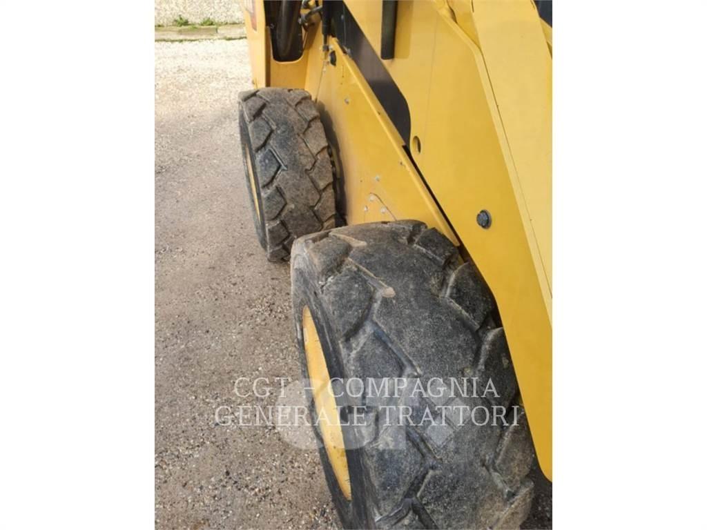CAT 262D3 Kompaktrakodók