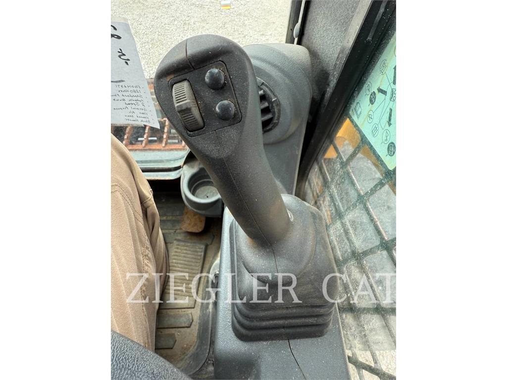 CAT 262D3 Kompaktrakodók