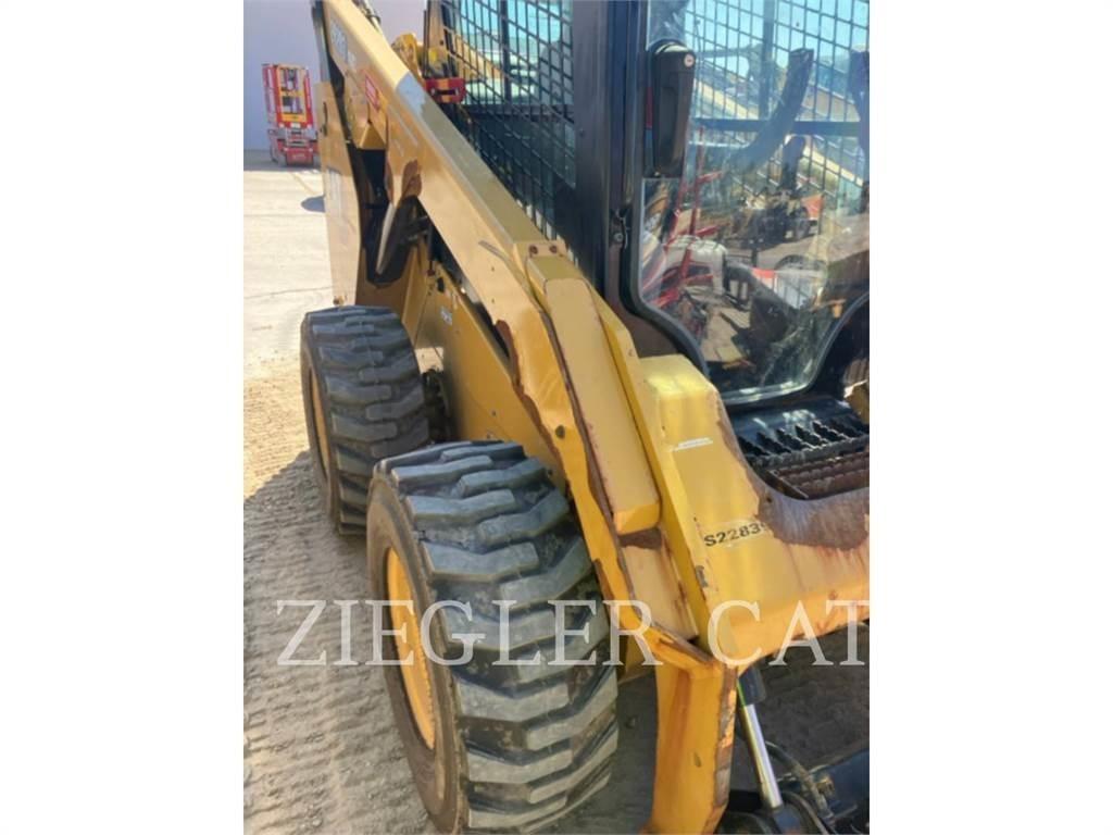 CAT 262D3 Kompaktrakodók