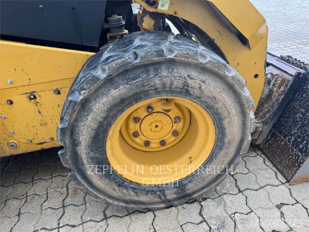 CAT 262D3 Kompaktrakodók