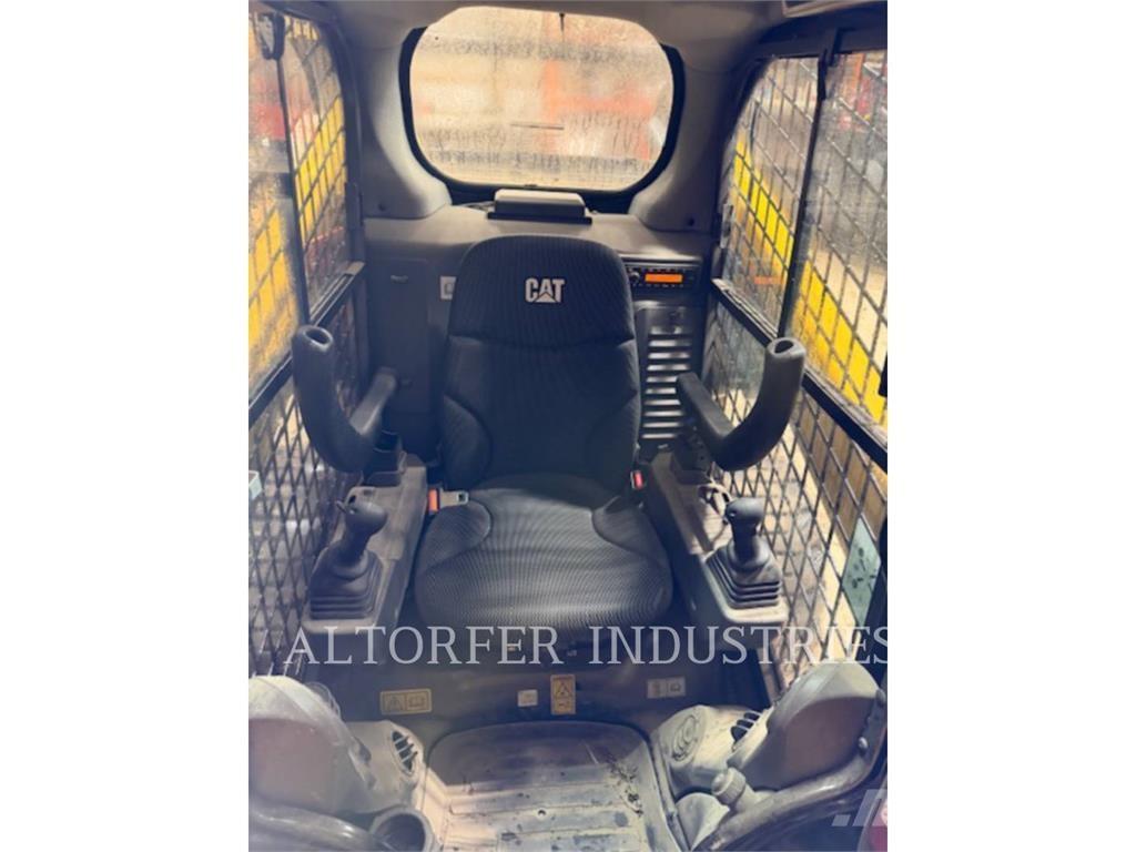 CAT 262D3 Kompaktrakodók