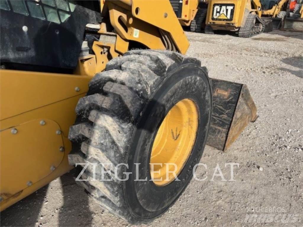 CAT 272D2 Kompaktrakodók