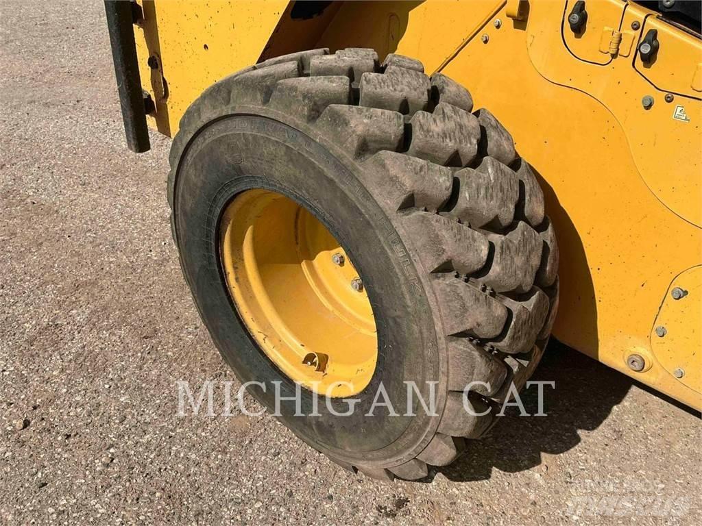 CAT 272D2XHP AQ Kompaktrakodók