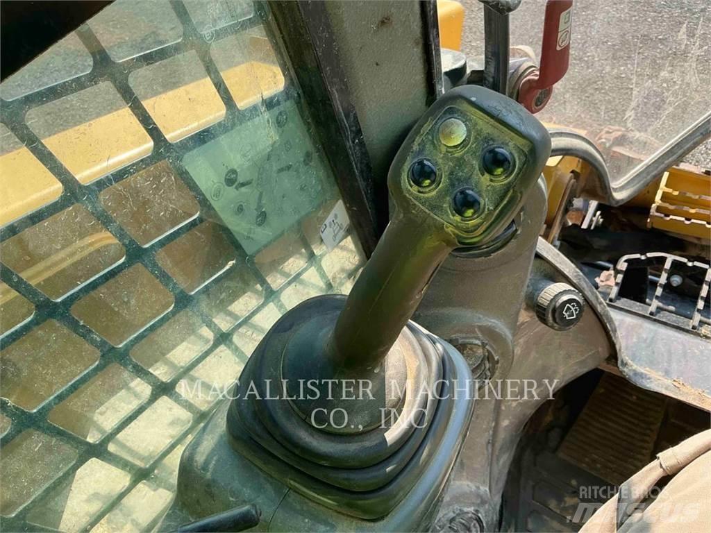 CAT 279D Lánctalpas homlokrakodók