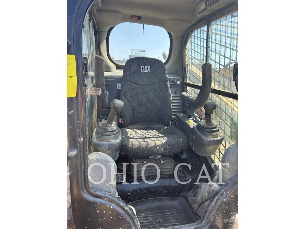 CAT 279D Lánctalpas homlokrakodók