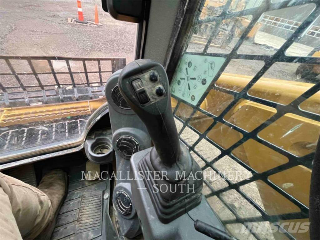 CAT 279D3 Lánctalpas homlokrakodók