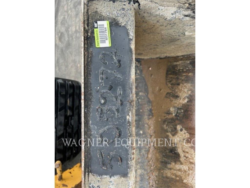 CAT 299D2 Lánctalpas homlokrakodók