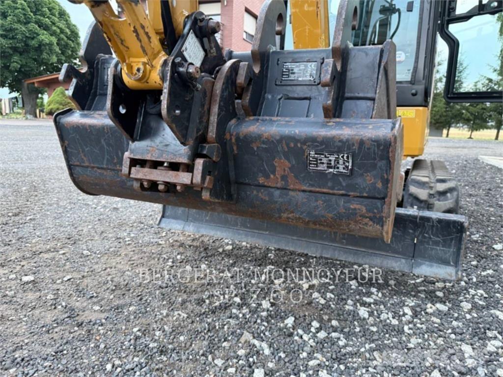 CAT 301.8 Lánctalpas kotrók