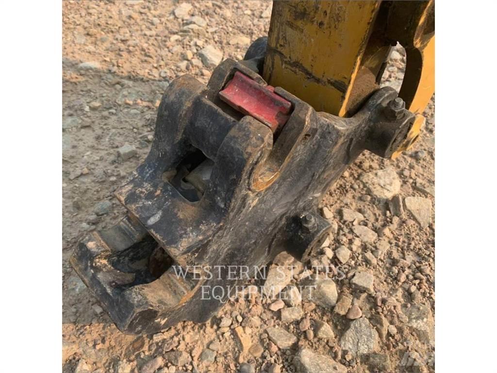 CAT 302 Lánctalpas kotrók