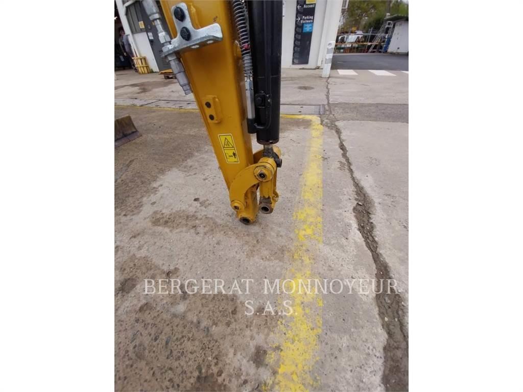 CAT 302 Lánctalpas kotrók