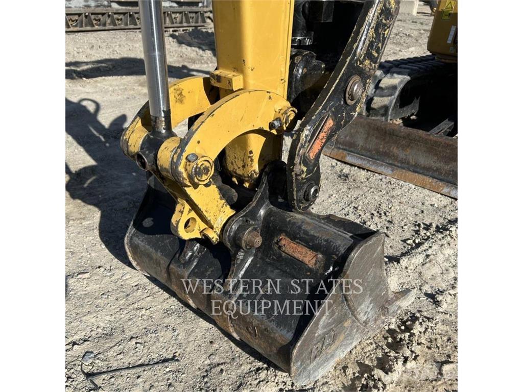 CAT 302 Lánctalpas kotrók