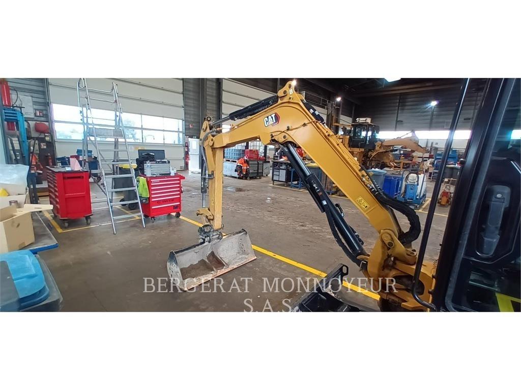 CAT 302.7 Lánctalpas kotrók