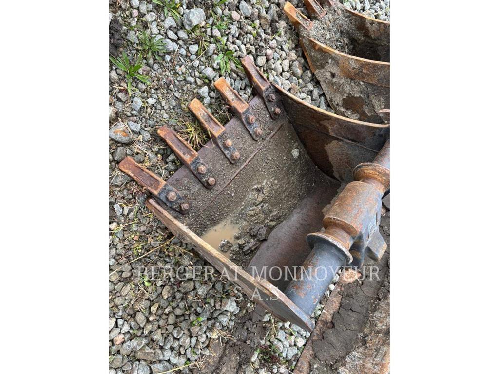 CAT 302.7 Lánctalpas kotrók