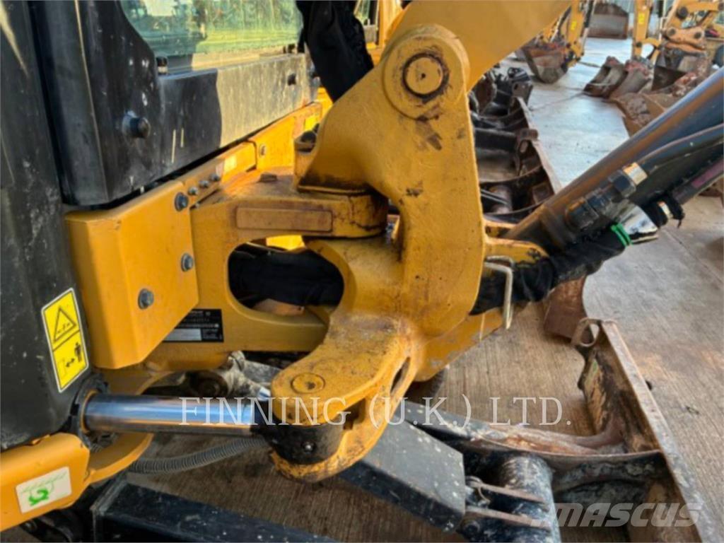 CAT 302.7 Lánctalpas kotrók