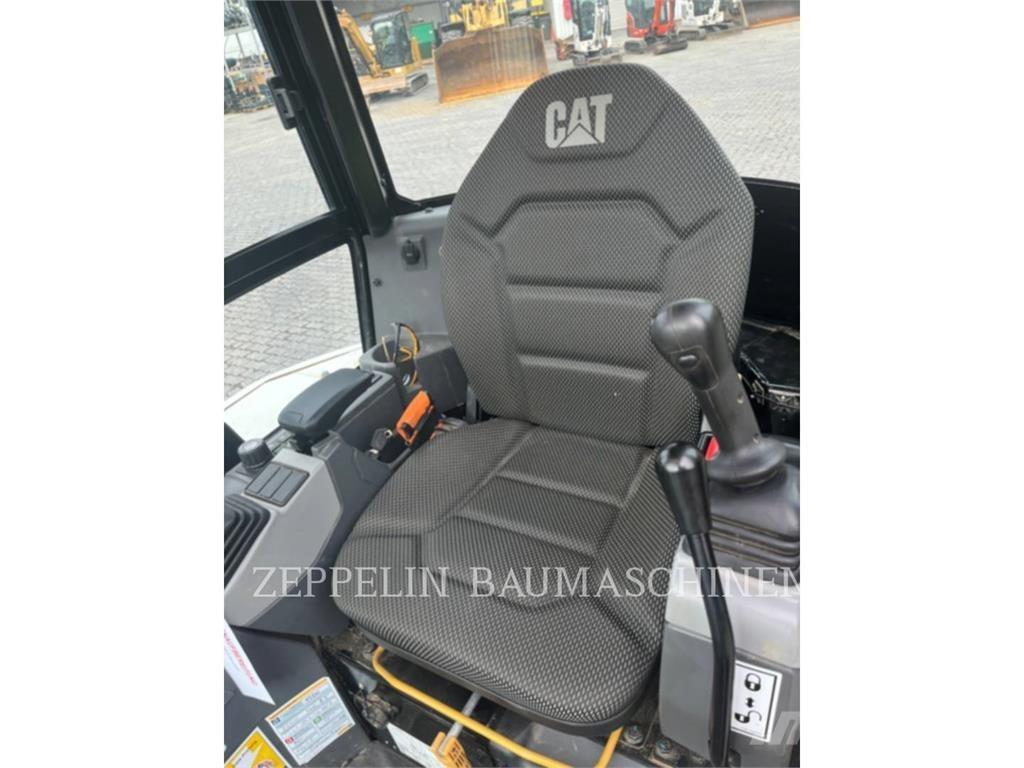 CAT 302.7CR-07 Lánctalpas kotrók