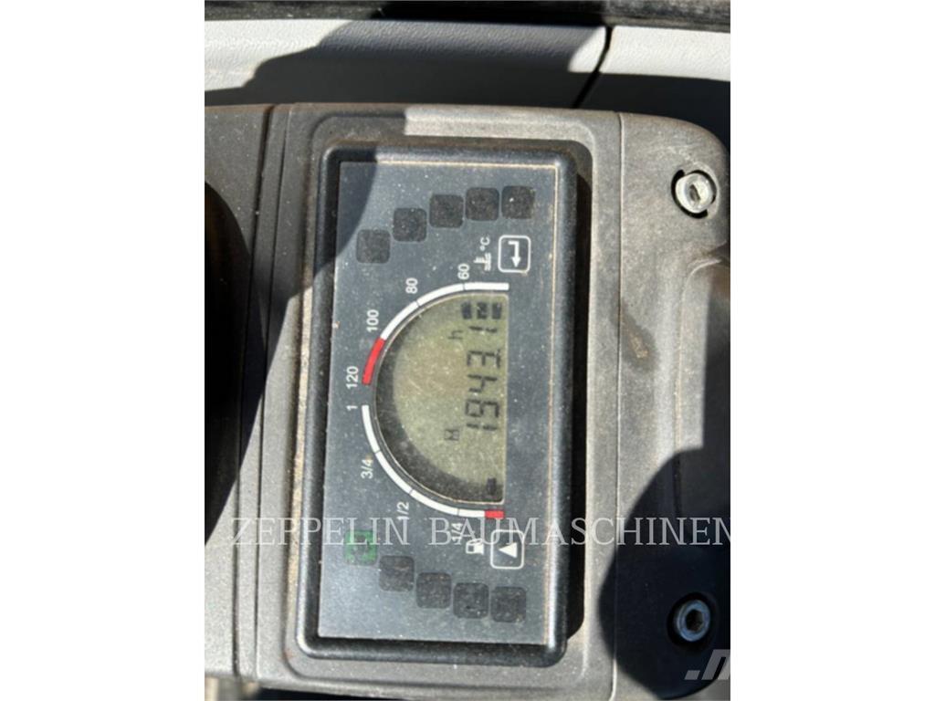 CAT 302.7D Lánctalpas kotrók