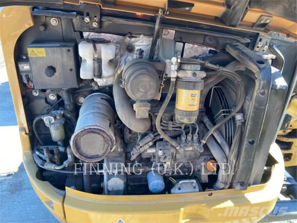CAT 302.7D CAB Lánctalpas kotrók