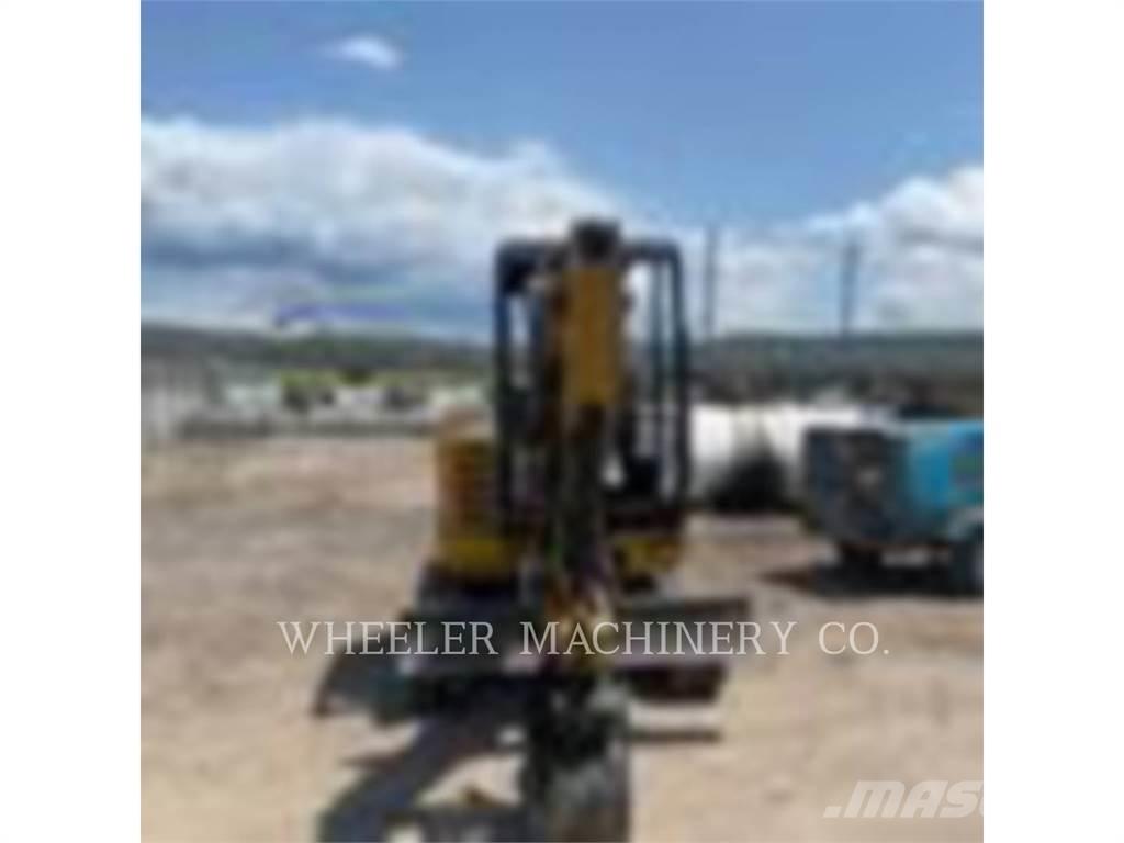 CAT 302.7DC1TH Lánctalpas kotrók