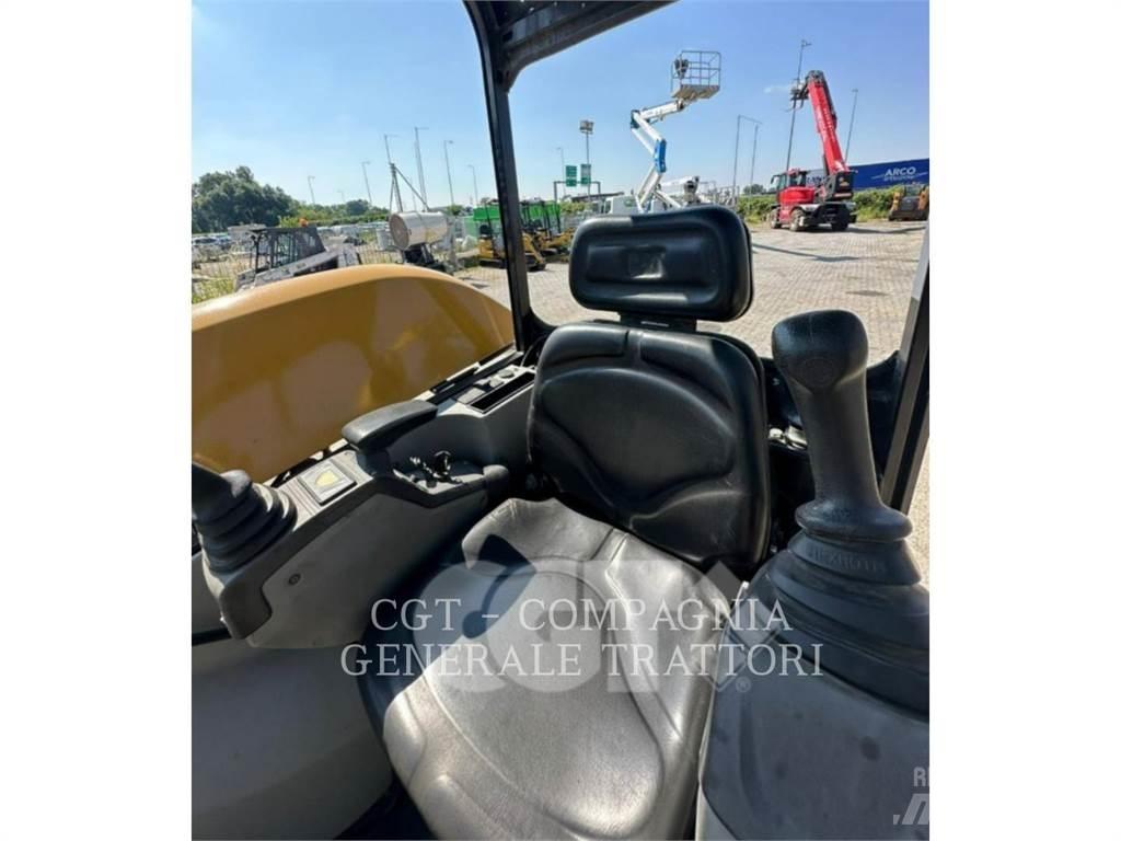 CAT 302.7DCR Lánctalpas kotrók