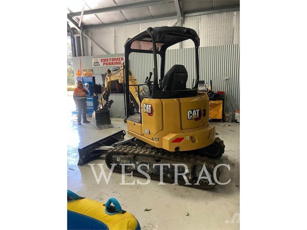 CAT 303 Mini kotrók < 7t