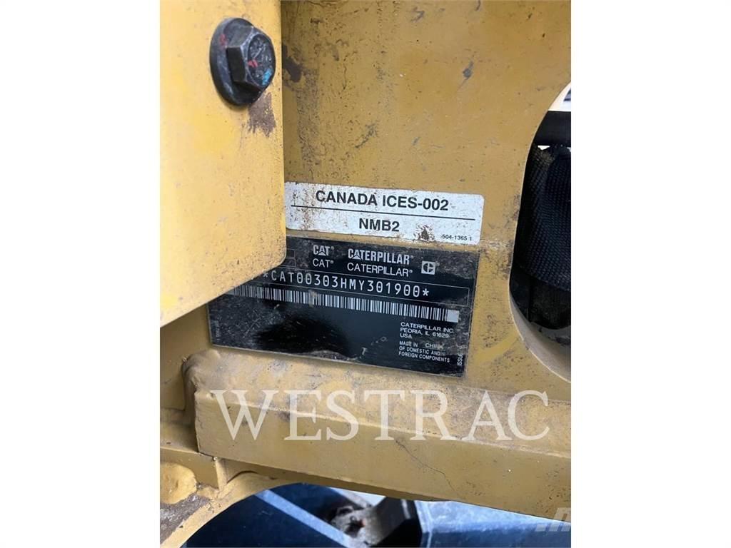 CAT 303 Mini kotrók < 7t