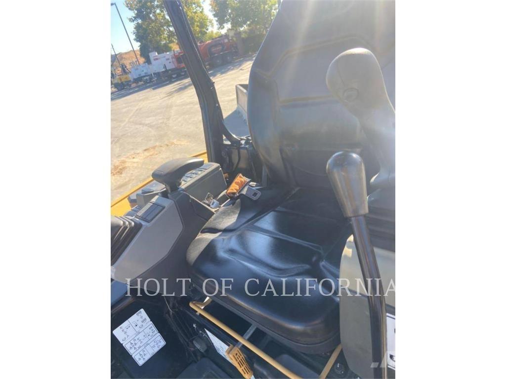 CAT 303.5 Lánctalpas kotrók