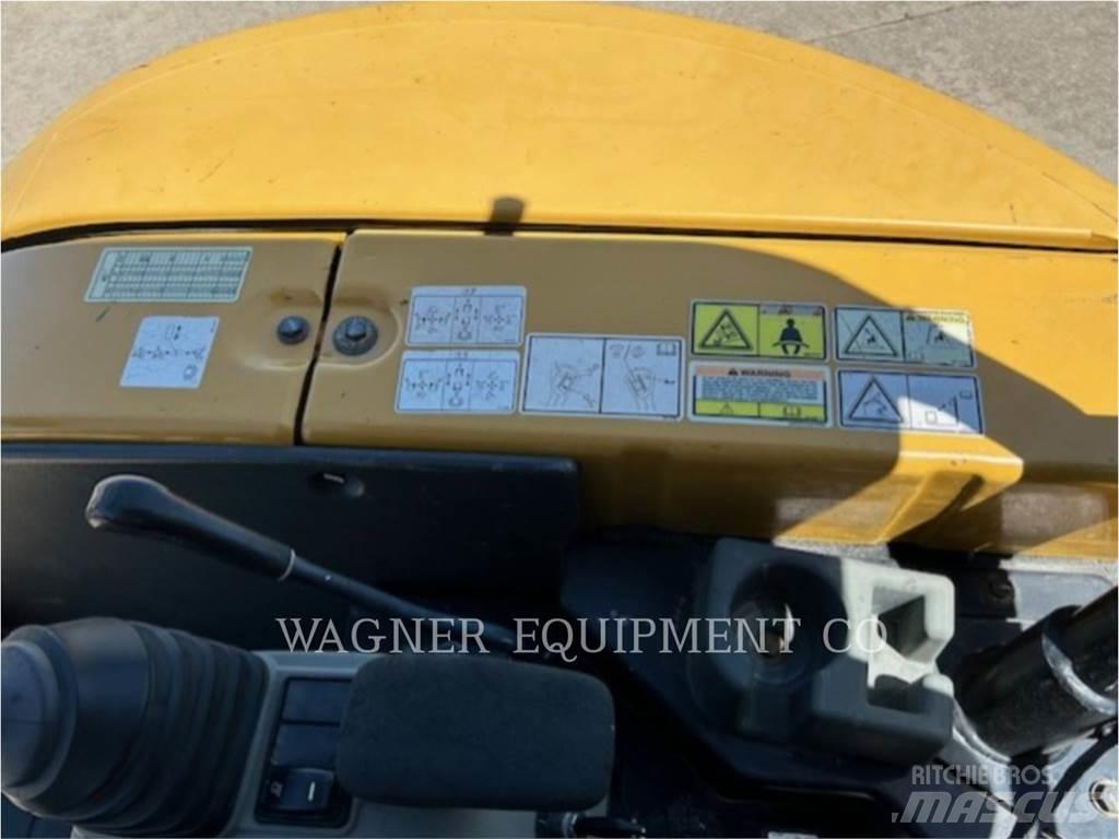 CAT 303.5E2 Lánctalpas kotrók