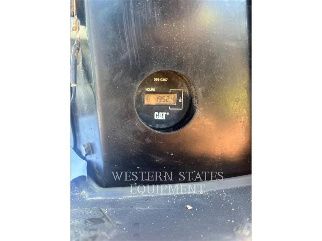 CAT 303.5E2 Lánctalpas kotrók