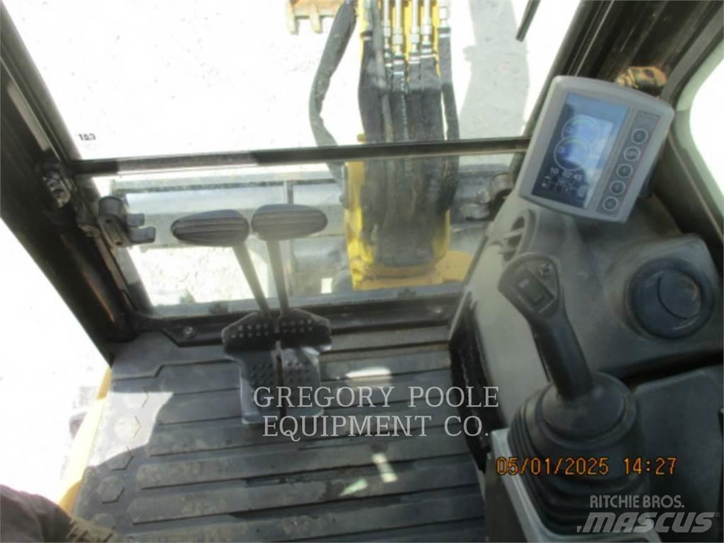 CAT 303.5E2CR Lánctalpas kotrók