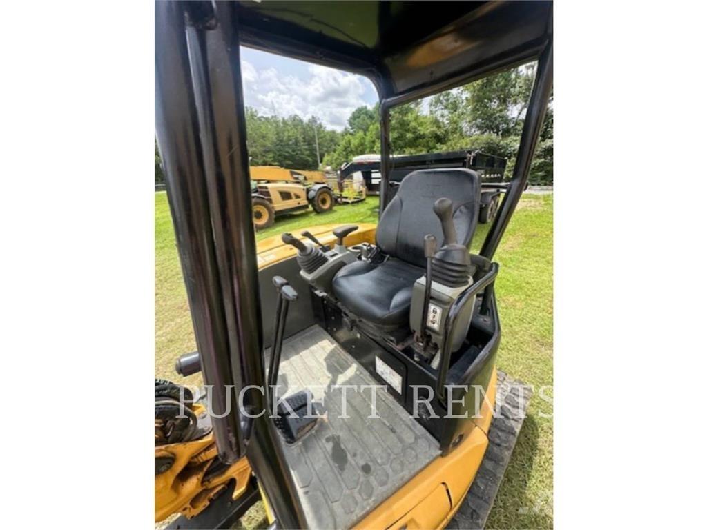 CAT 303.5E2CR Lánctalpas kotrók