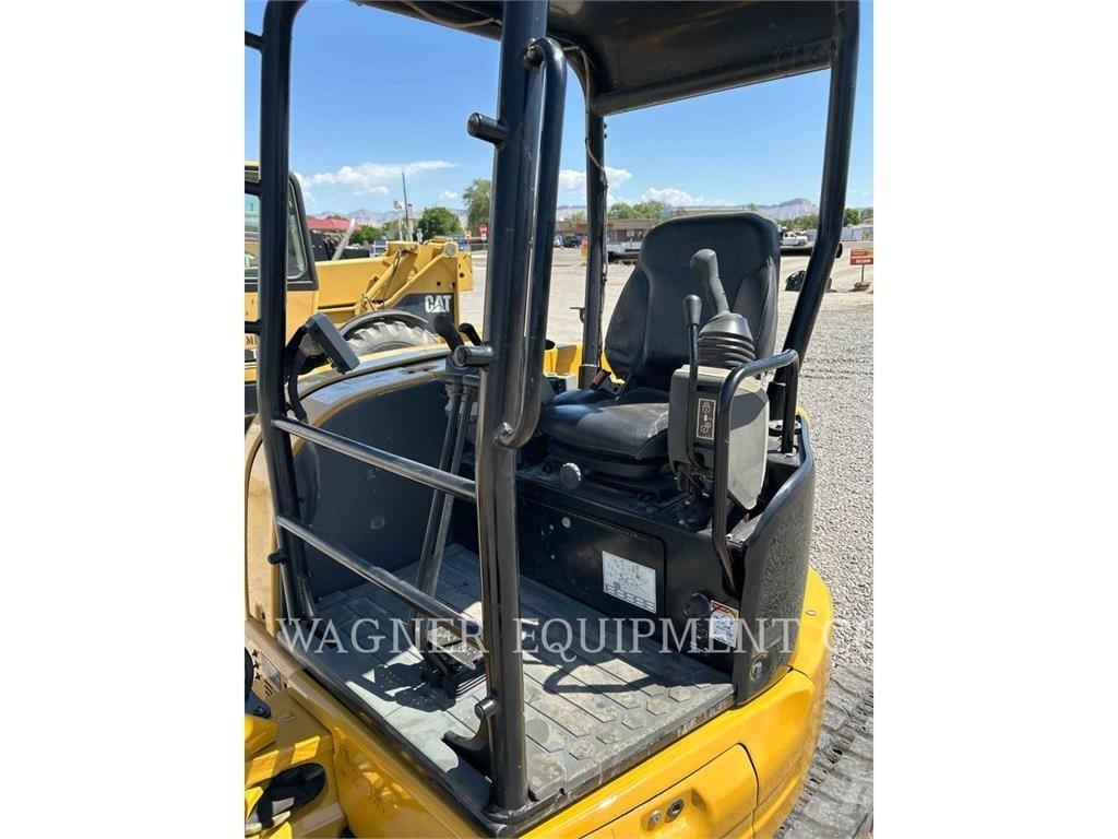 CAT 303.5E2CR Lánctalpas kotrók